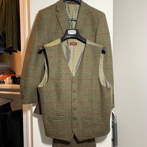 Samuel Windsor 3-Piece British Tweed Men's Suit 44R - Green with Red Windowpane
